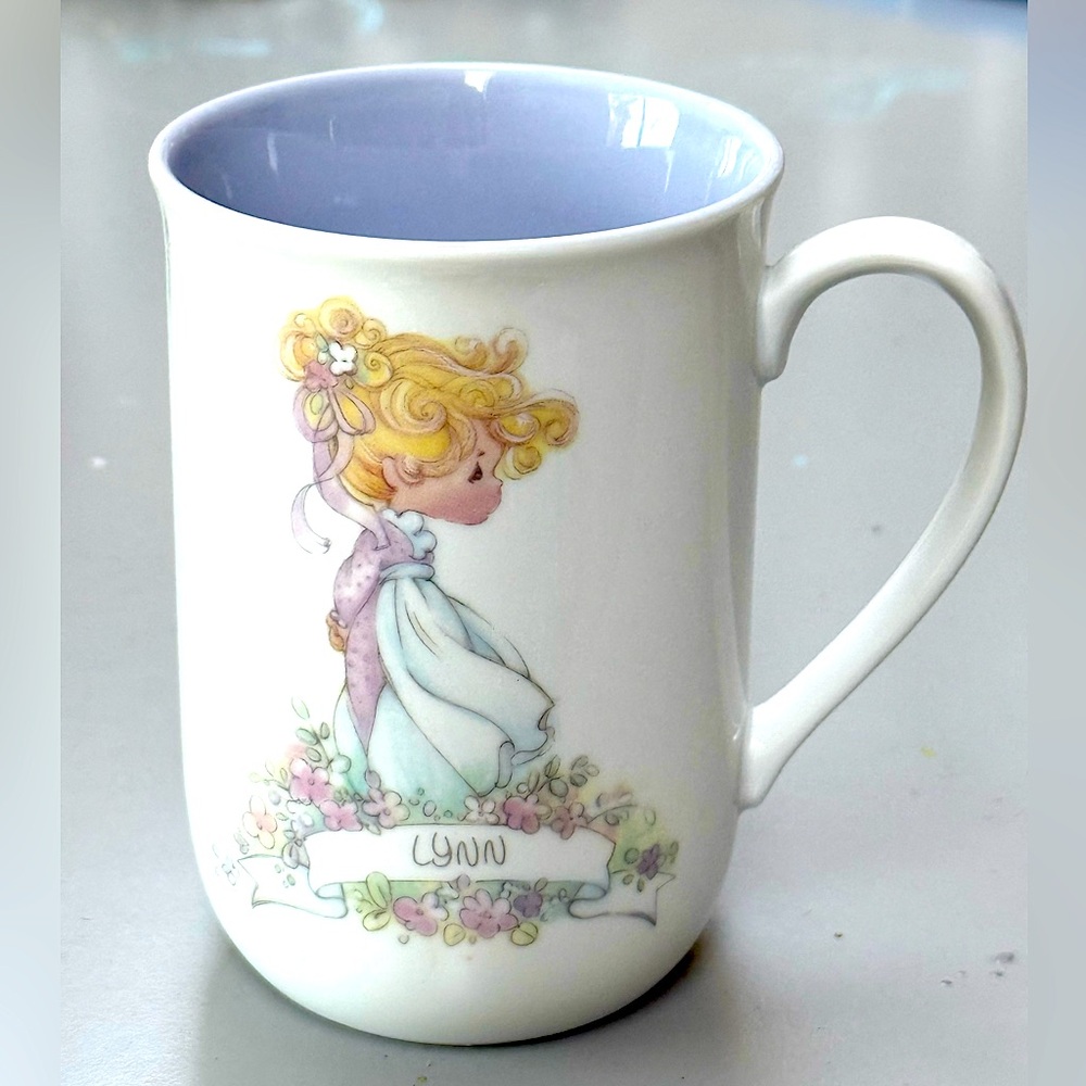 Precious Moments 1989 coffee/tea name mug (Lynn)